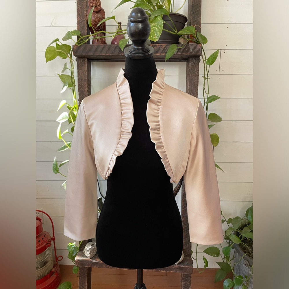 David’s Bridal: Beige Ruffle Collar Bolaro Jacket - Picture 11 of 17